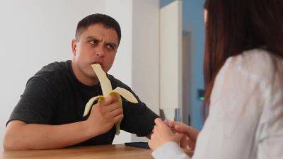 Luna Roul In Hot Milf Showed How To Eat A Banana - hotmovs.com
